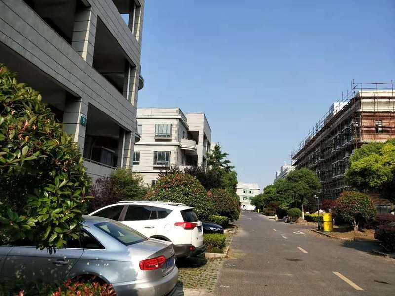 A8348 松江新桥南环路独栋三层厂房办公楼整体出租 每层487平方米 实用面积2000平方米