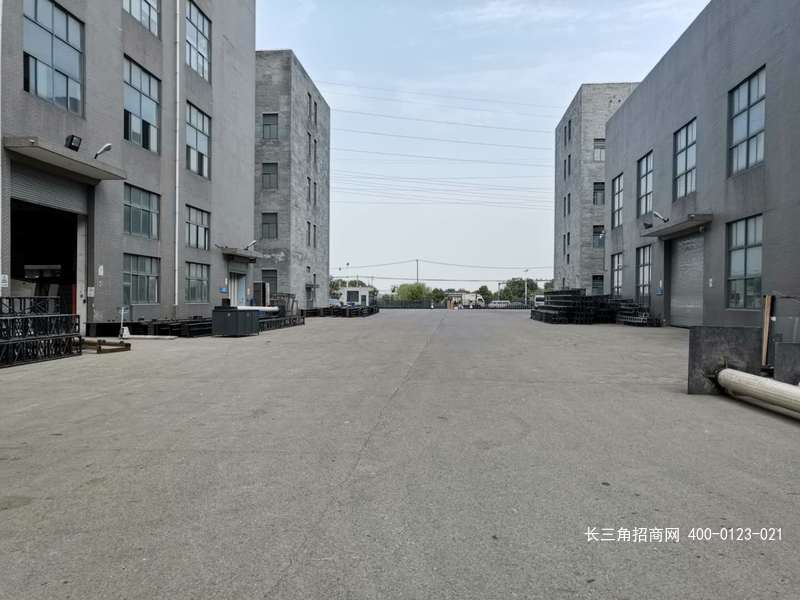 G2470松江新桥卖新公路836号104地块 可办环评 1560平方米一楼带行车厂房出租 可家具钣金喷漆瓷砖生产水性涂料研发等