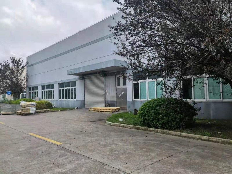 上海青浦工业园区 3000独栋火车头单层车间厂房出租 双层办公室 高度8.5米 32*72米 单价1.3元含5个增票合同2年起签
