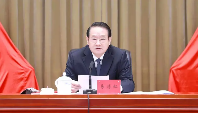 据新华社12月7日消息,日前,中共中央决定:易炼红同志任浙江省委委员