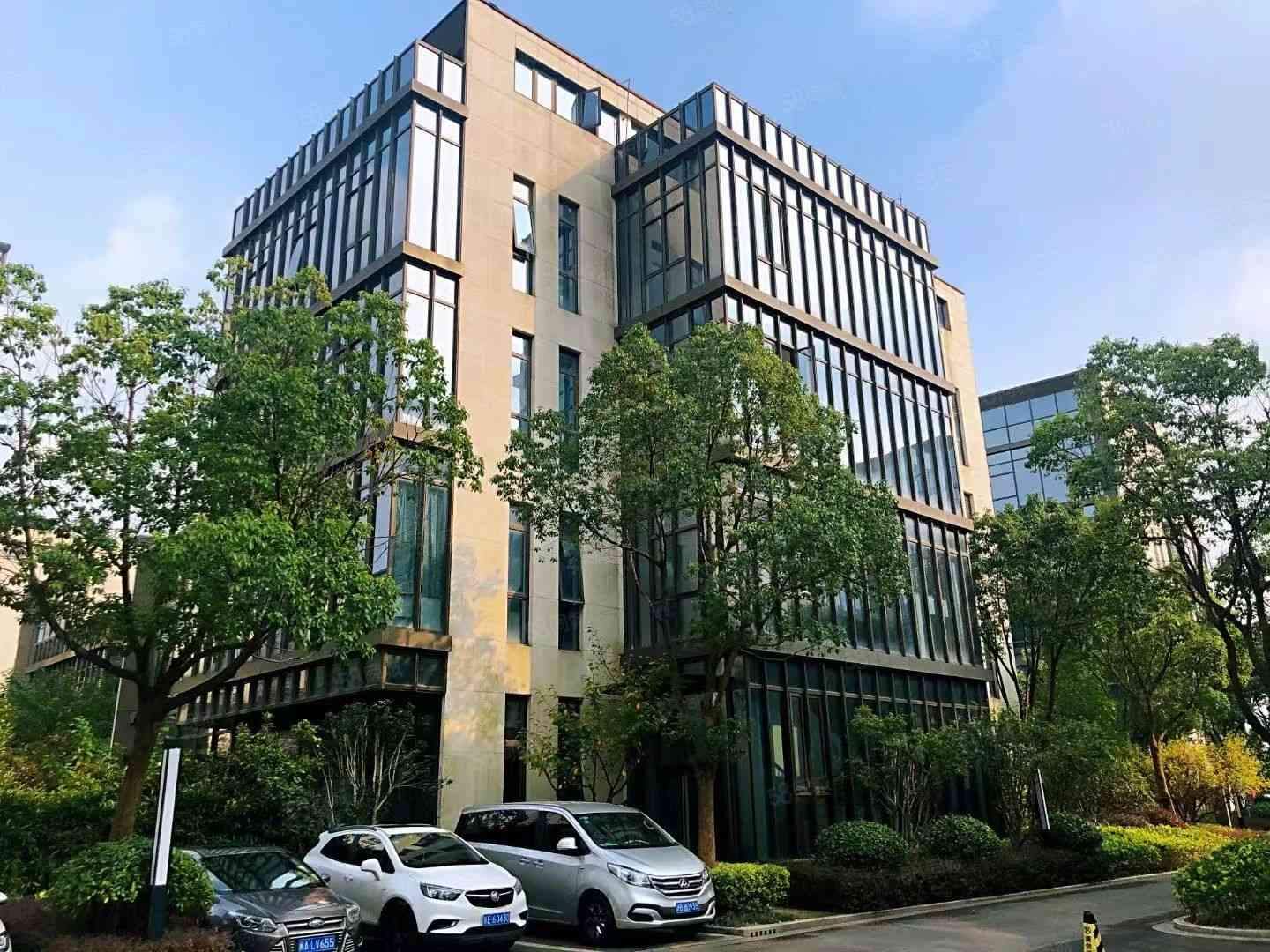 上海闵行浦江镇·8号线地铁口独栋出售 自带4车位 独立大花园 送豪装