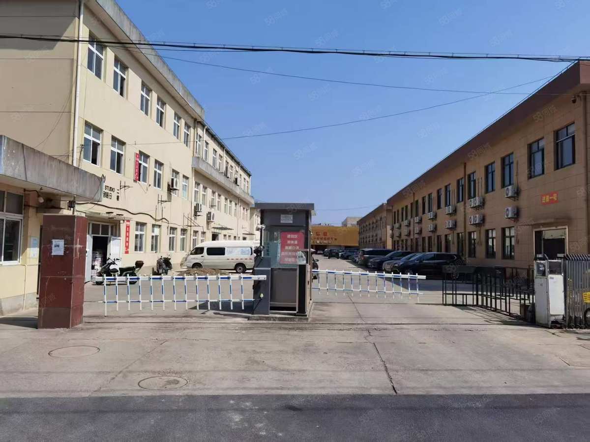 一楼200平带隔断，车辆进出方便，展厅，仓储，配送轻加工皆可，仓库租赁