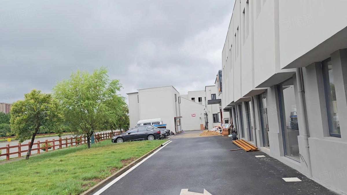 上海闵行——新装修基地 | 有独栋位置佳，可以做隔层，沿河配套商业，位置佳。