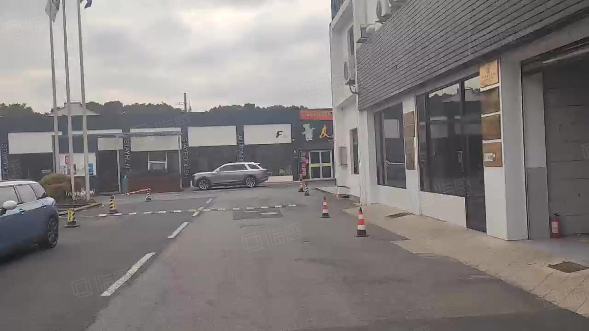 上海闵行——光华路LFT一楼复试房 | 使用面积高，基地环境优美，配套齐全。