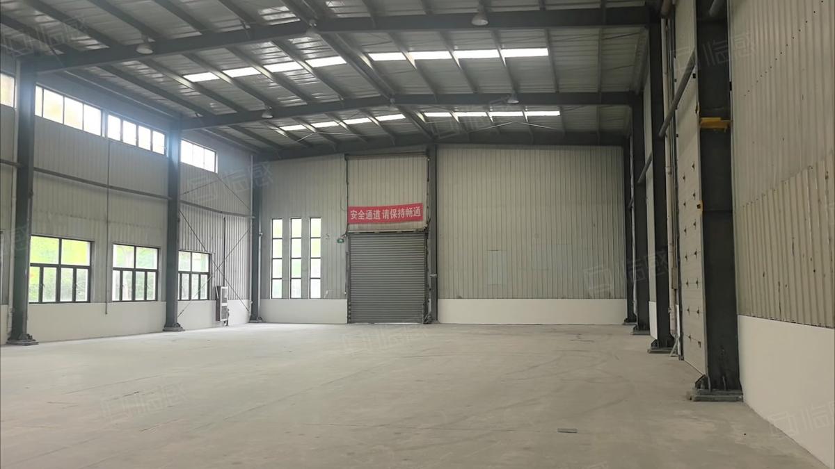 仓库出租，临港 独门独院单层生产产业园4800平可分租 带卸货平台场地