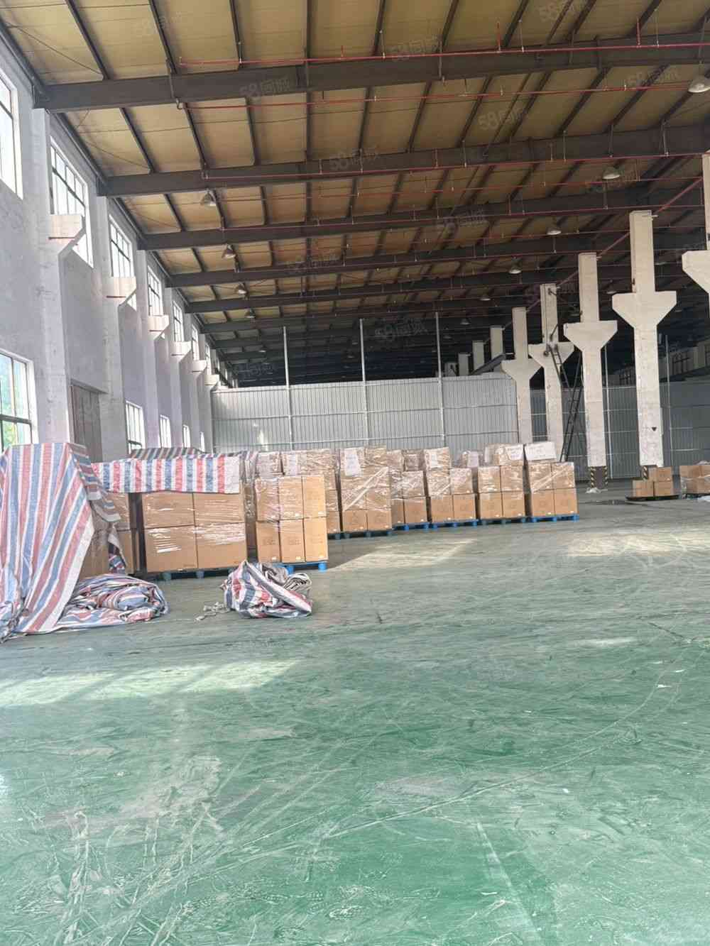 奉城工业示范区2000 平米 净高12米 可架行车 优惠出租上单层
