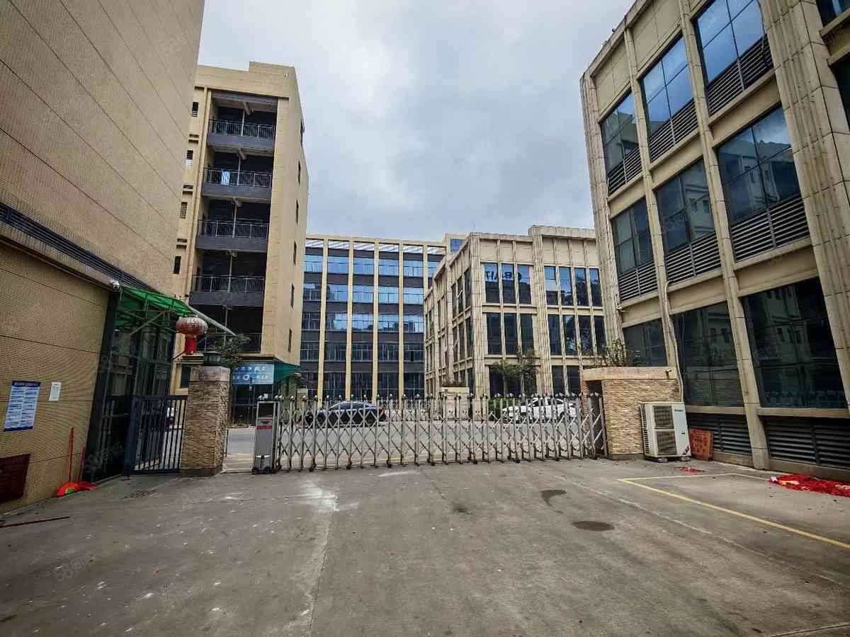 长安厂房出租独院，通勤方便，示范区形象好，正规2800平独门独院多层交通便利，空地大