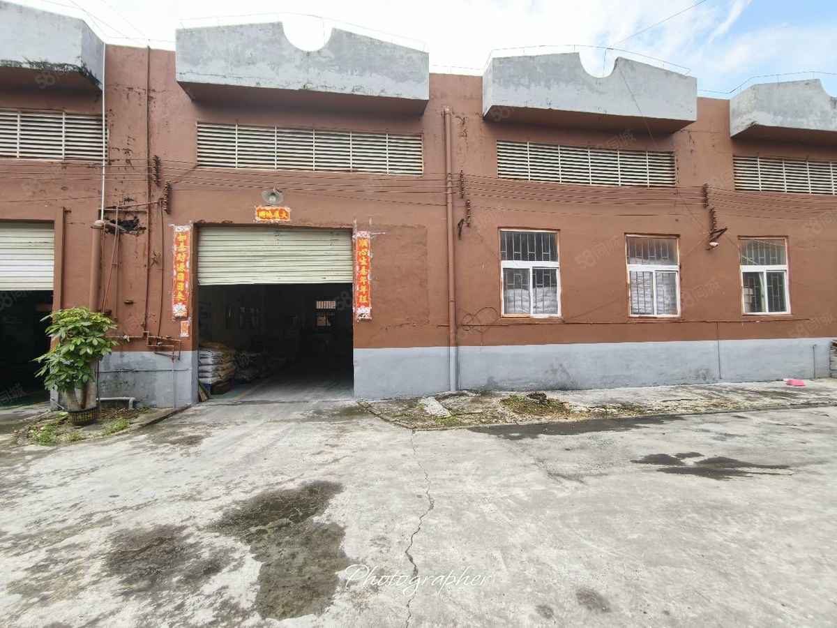现成水电。东莞寮步下岭贝厂房仓库500平单层，寮步小面积一楼厂房出租