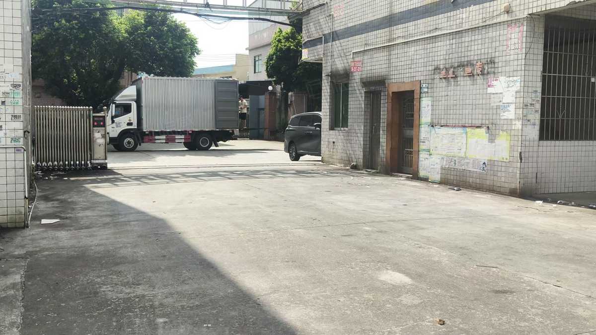 【优质】东莞小面积车间1200方带牛角可架行车 有现成办公办厂房出租标准厂房单层出行便利