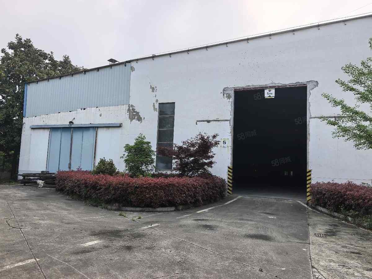 南京浦口北站独院6000平厂房出租多部行车自带喷漆房环评大车可驶独门独院单层轨交口