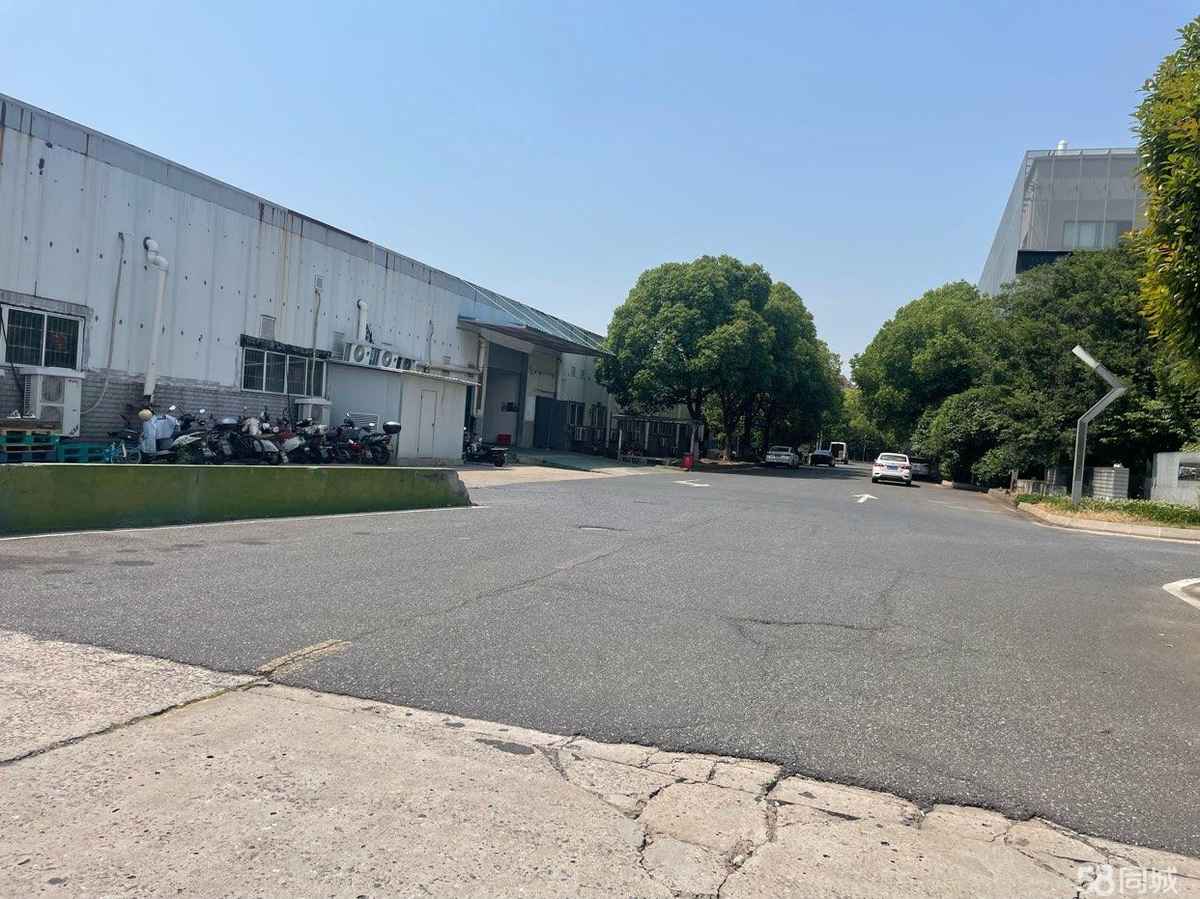 南京目前厂区有3000平，可做仓储南京厂房出租单层通勤便利，可分租