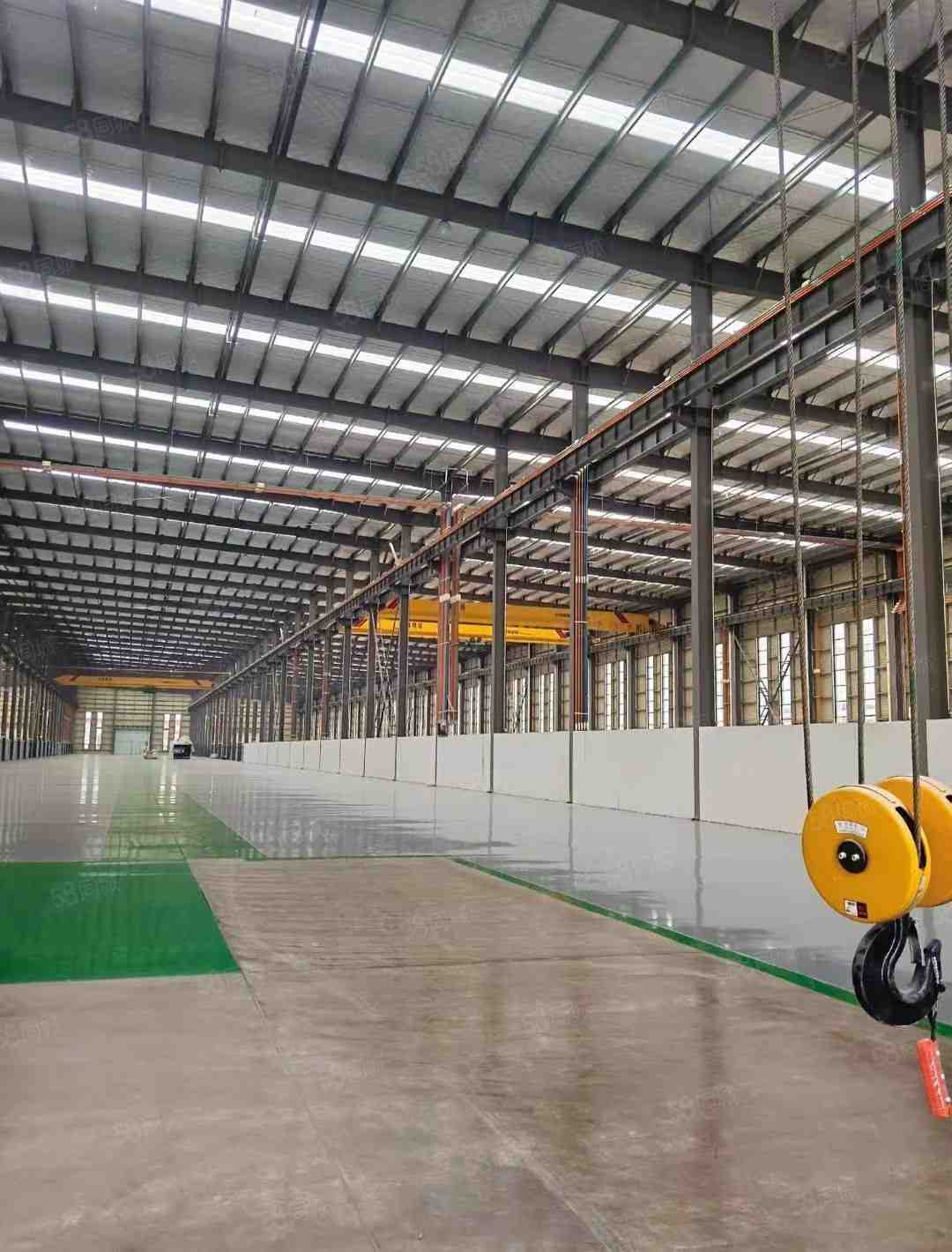 天津标准厂房，手续齐全，带天车，能办环评独门独院12000平厂房出租
