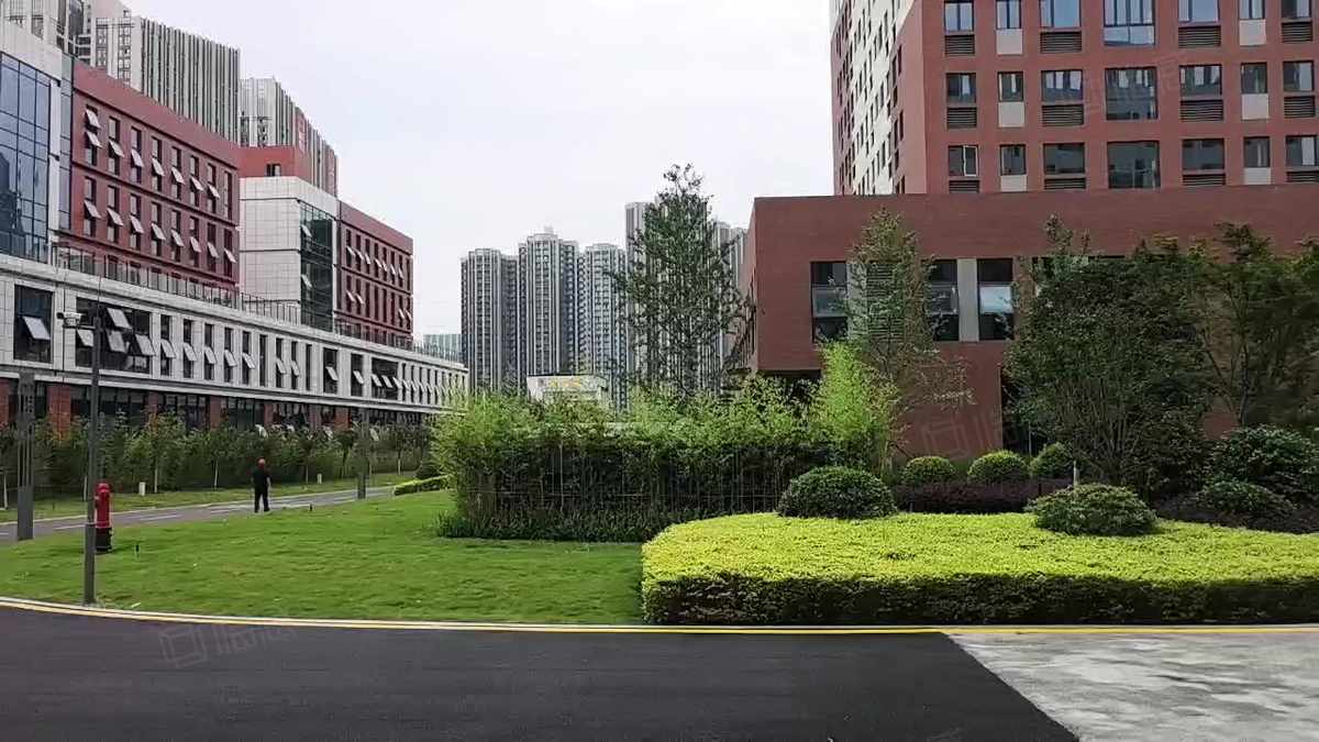 【推荐】成都房东直租龙泉大面靠绕城15000平米丙类多层厂房出租独门独院标准厂房