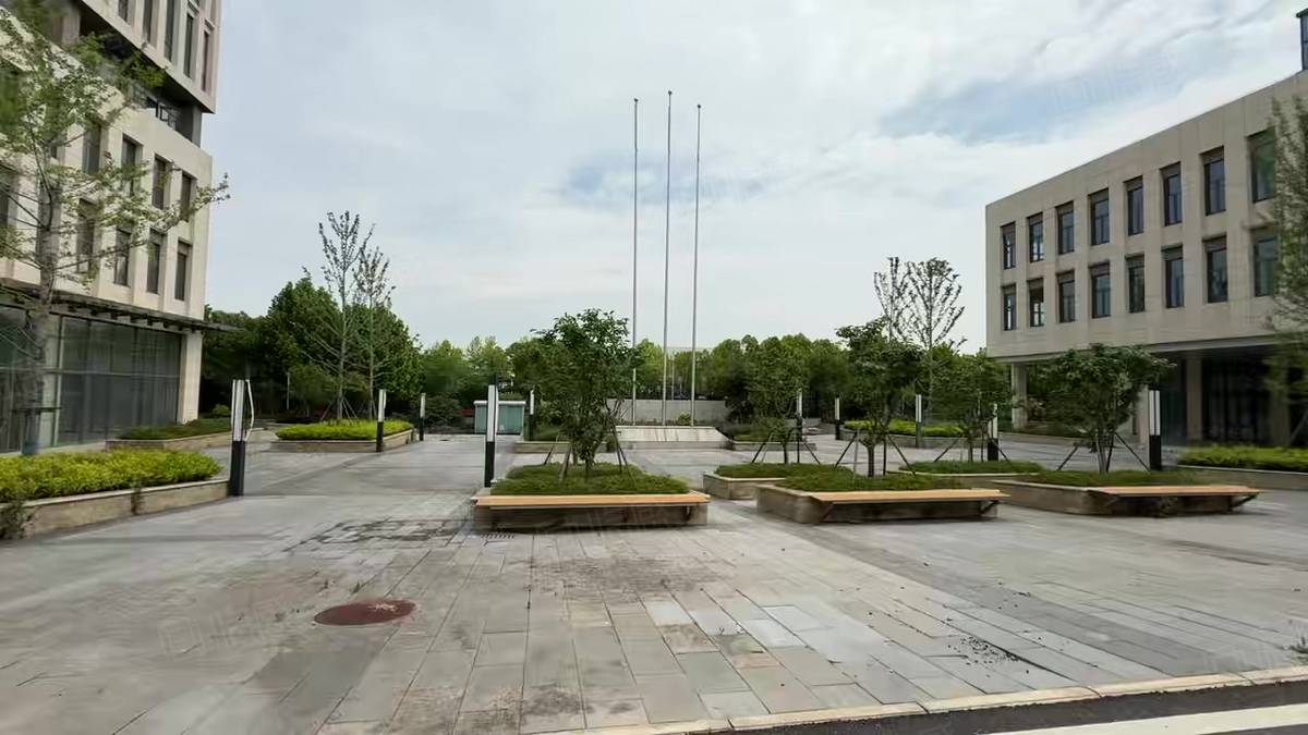 武汉环线号线旁 国企平台基地 钢构厂房 10004500平厂房出租单层