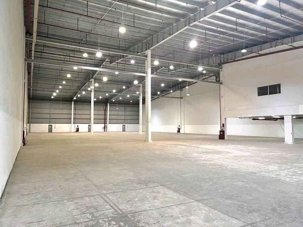 仓库另一视角