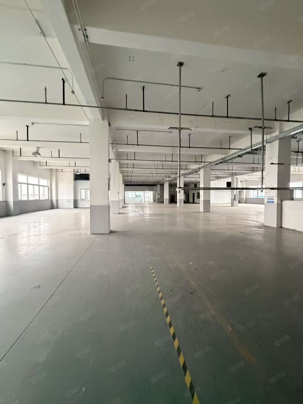【优质】大连开发区高诚山2100平可分割现对外带办公室可厂房出租标准厂房单层