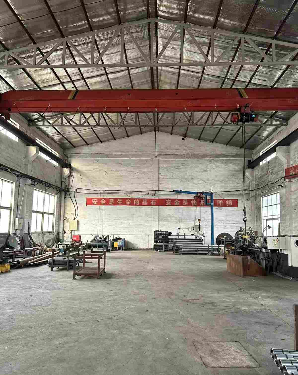 大连体育场厂房，场内干净，近，独门独院，厂房内有1000平厂房出租单层