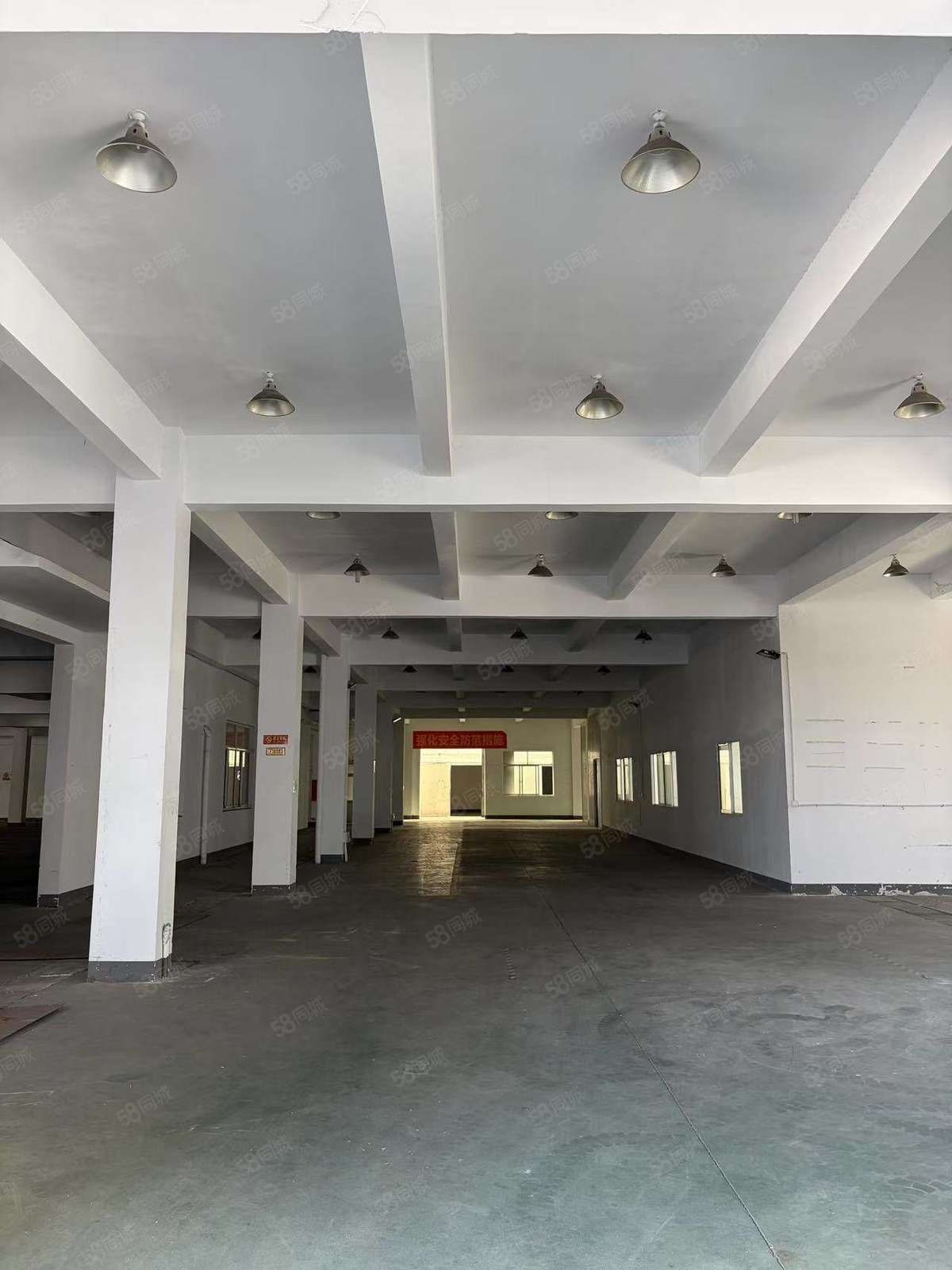 常州钟楼区北港一楼2600平，半挂车进出厂房出租多层，可分租