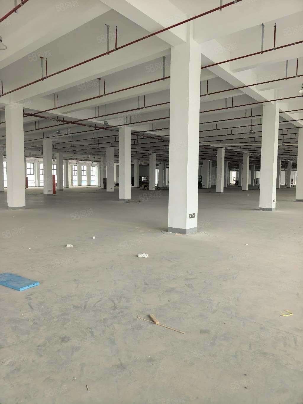 仓库无污染行业。通勤方便900平厂房出租，单层厂房适合做机械