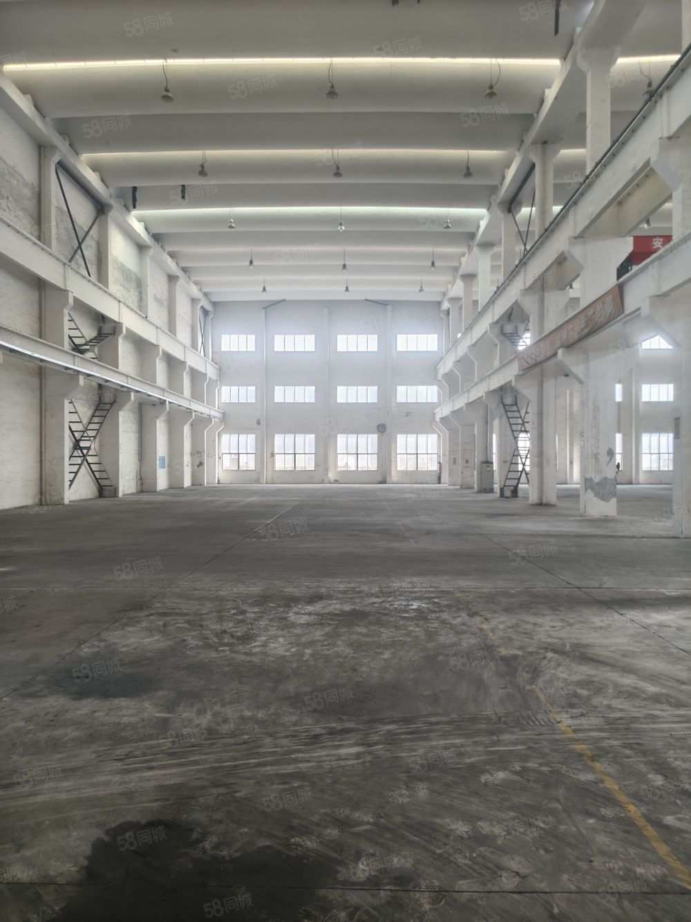【推荐】无锡璜土镇独门独院2500方机械厂房 进出17米厂房出租单层