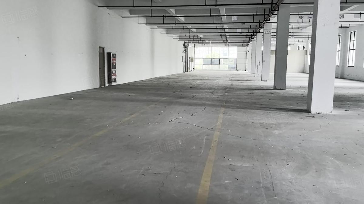 杭州下沙二楼底价，房源很多，可以分割，总有一套适2700平厂房出租多层