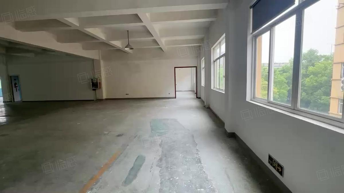 【推荐】杭州临平望梅高架口楼上 750 无公摊配办公室可厂房出租单层