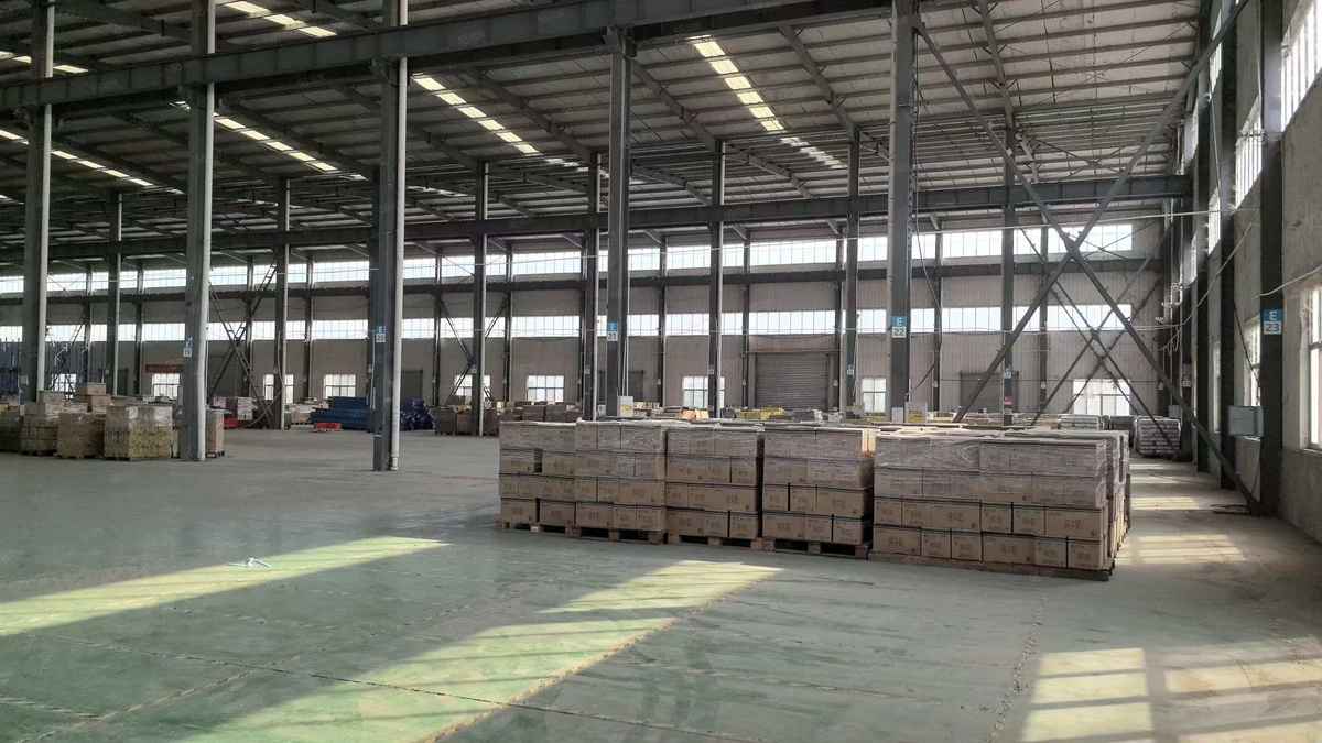 济南房东急租基地厂房仓库！大降价！可整租可分租500平厂房出租单层通勤便利
