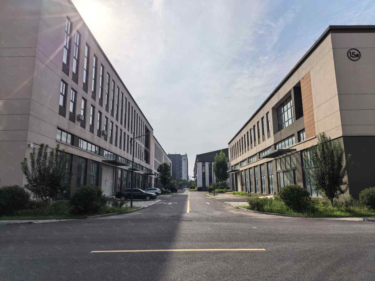周边成熟非中介价格可谈,济南享受蕞新优惠政策,可600平厂房出租出售多层