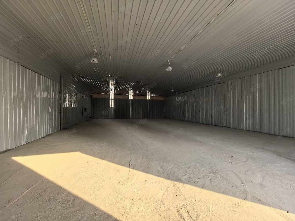 通勤便利 可整租可分组1000平厂房出租单层，济南自持仓库 零点立交旁