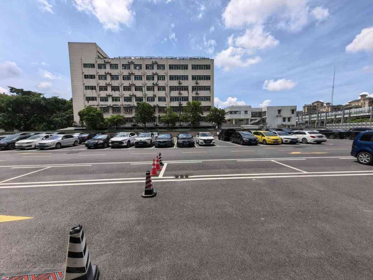 珠海前山100临街门面6米挑高带现成阁楼车位充足厂房出租多层通勤便利