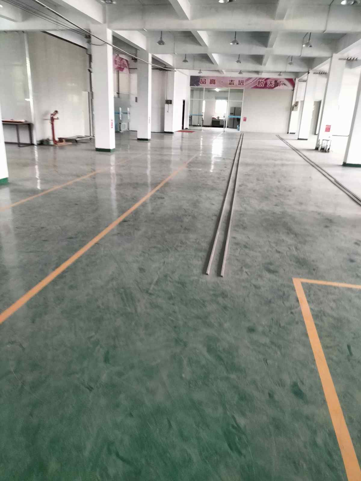 福州通勤便利，空间周正，大车进出方便，门口有空地1500平厂房出租多层