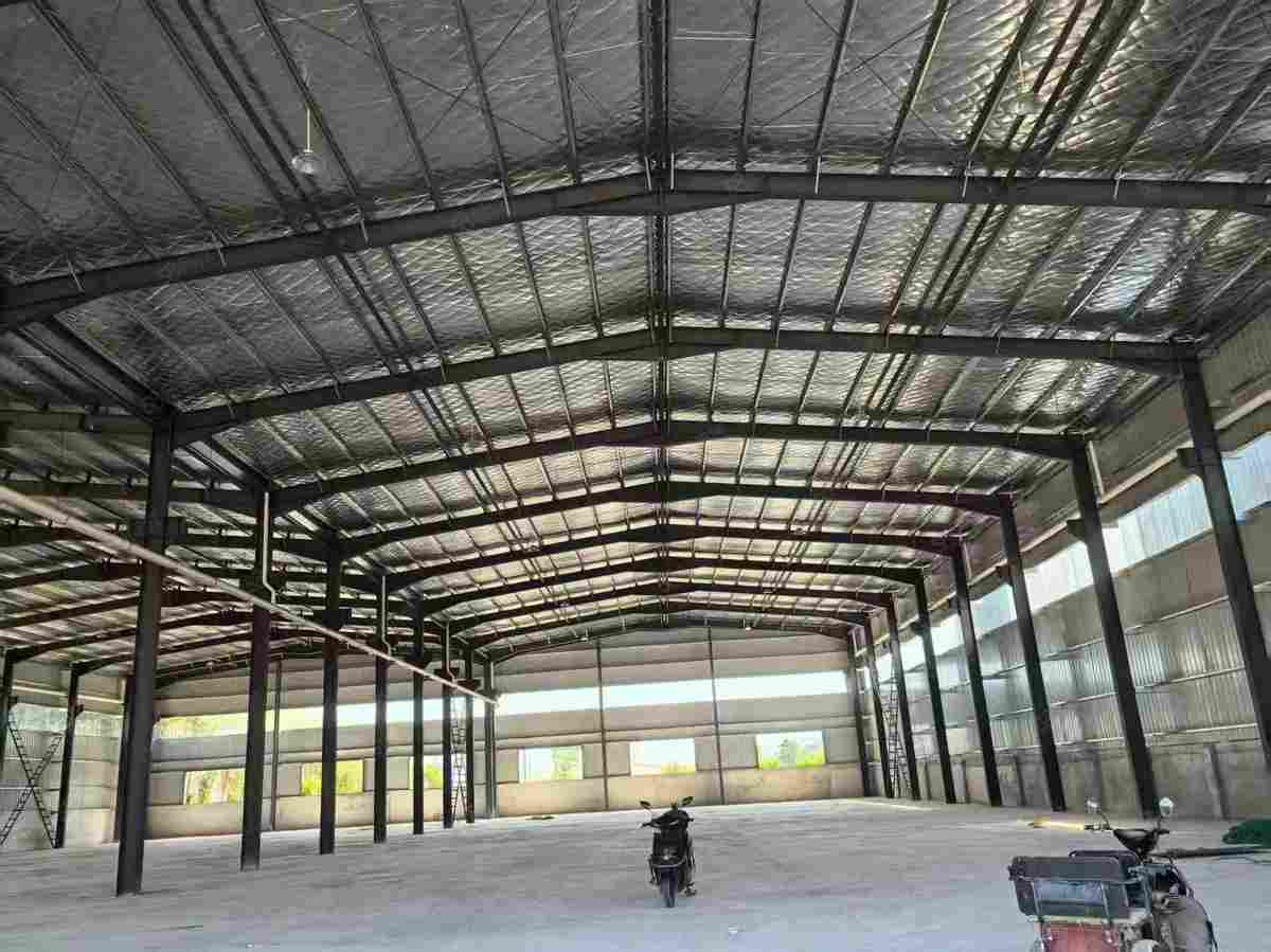 西安临潼108国2500平厂房，有变厂房出租单层，净高12米
