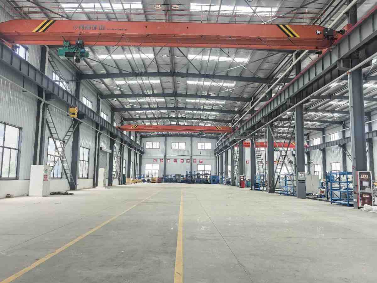 可架45t行车蕞小分割202500平厂房出租独门独院标准厂房，西安泾河新城重型厂房