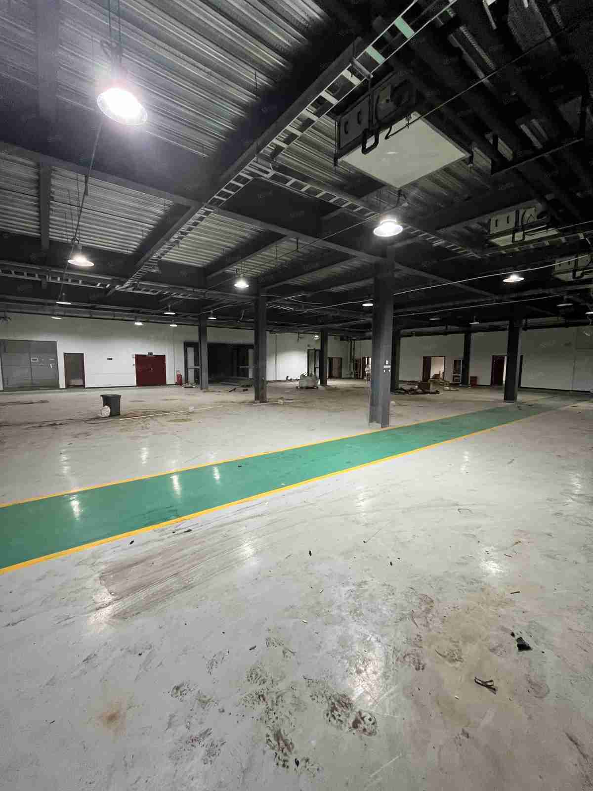 西安基地厂房一层1700平可分租高新区丈八北路厂10000平厂房出租多层通勤便利
