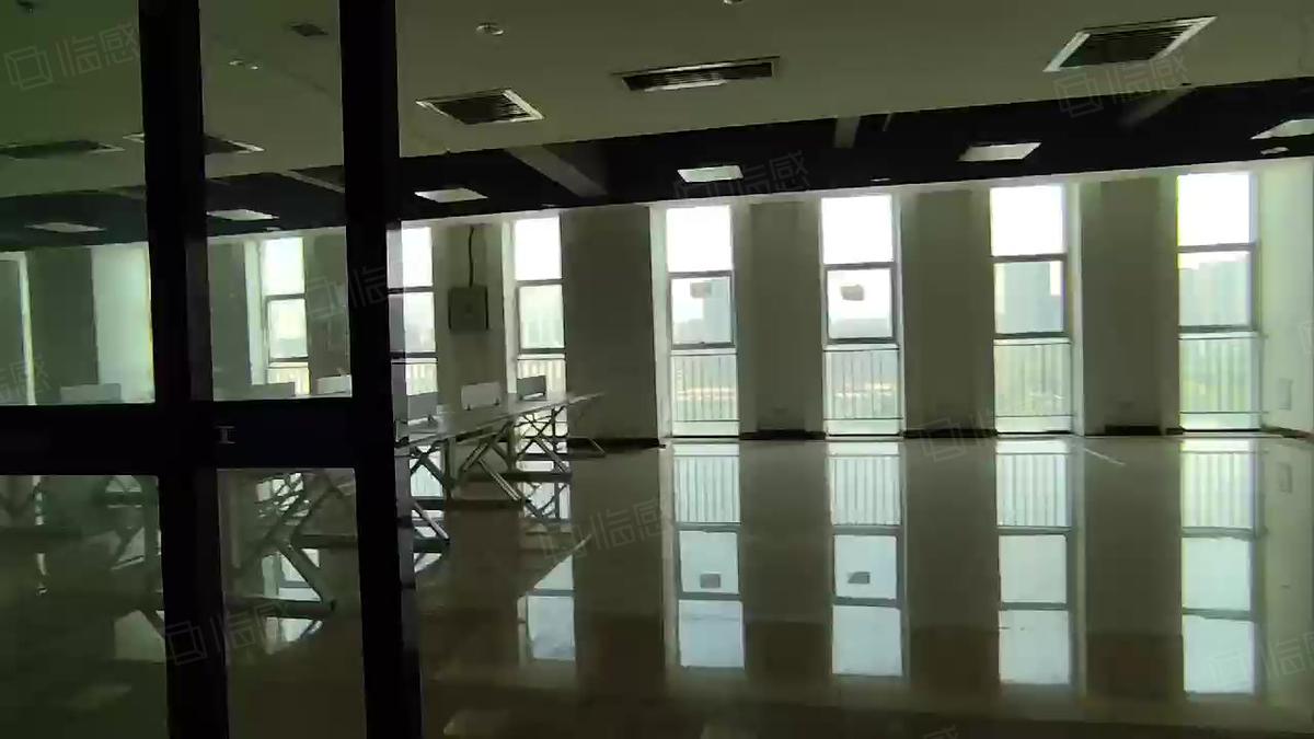 西安甲方直租！独立整层1600可分割！基地环境美1613平厂房出租单层号线