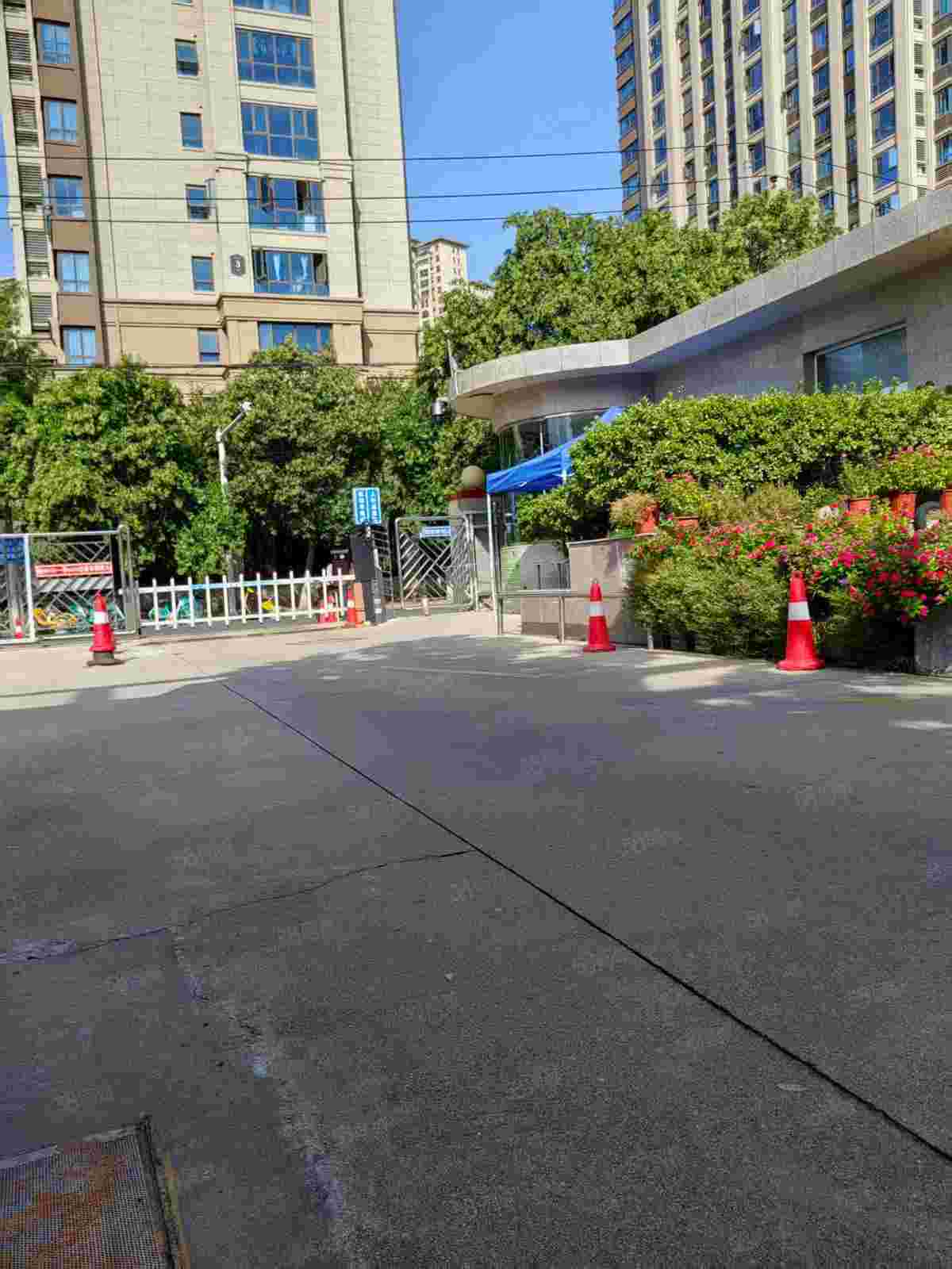 【优质】郑州可办公可仓储5000平对外可分租经开区远大理厂房出租多层轨交