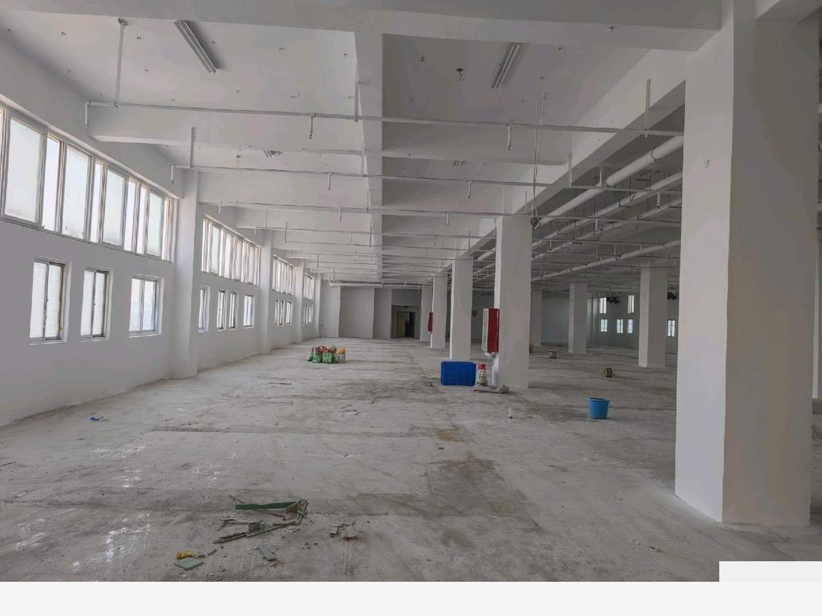郑州混凝土浇筑标准仓库带卸货平台南北通透动力电惠2000平厂房出租多层通勤便利