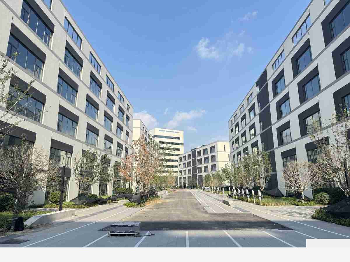 郑州高新区国有示范区  产业厂房 租金0.3元天8000平厂房出租独栋多层