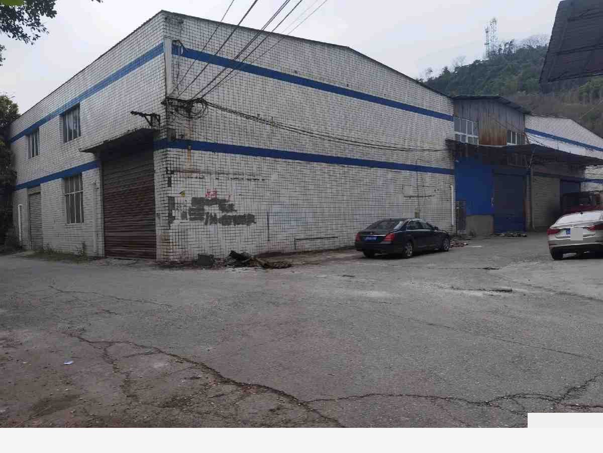 重庆平地一层，通勤方便合川合川区城南厂1800平厂房出租单层交通便利，水电齐全