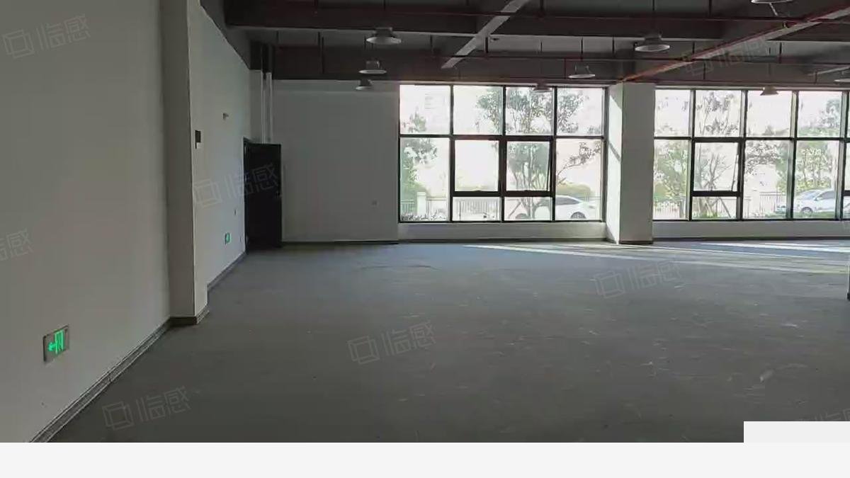长沙一楼400平，净高5米，带硬装，货车进出方425平厂房出租多层，