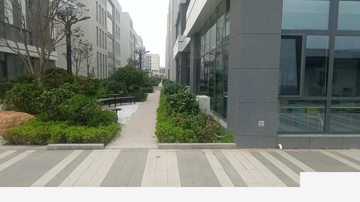 【推荐】青岛棘洪滩标准厂房 0.28元每平起 8千平独栋3600平厂房出租