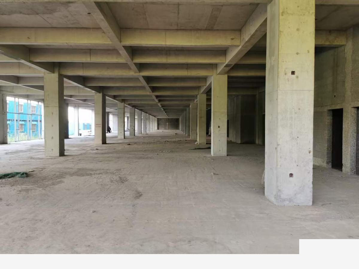 【推荐】青岛个人仓库和空地特价优惠！分割存啤酒饮料建筑机8000平厂房出租单层