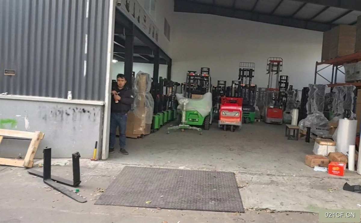 上海青浦赵巷产业基地：镇崧春路203号独院带精装960㎡独门独院可环评可注册厂房出租