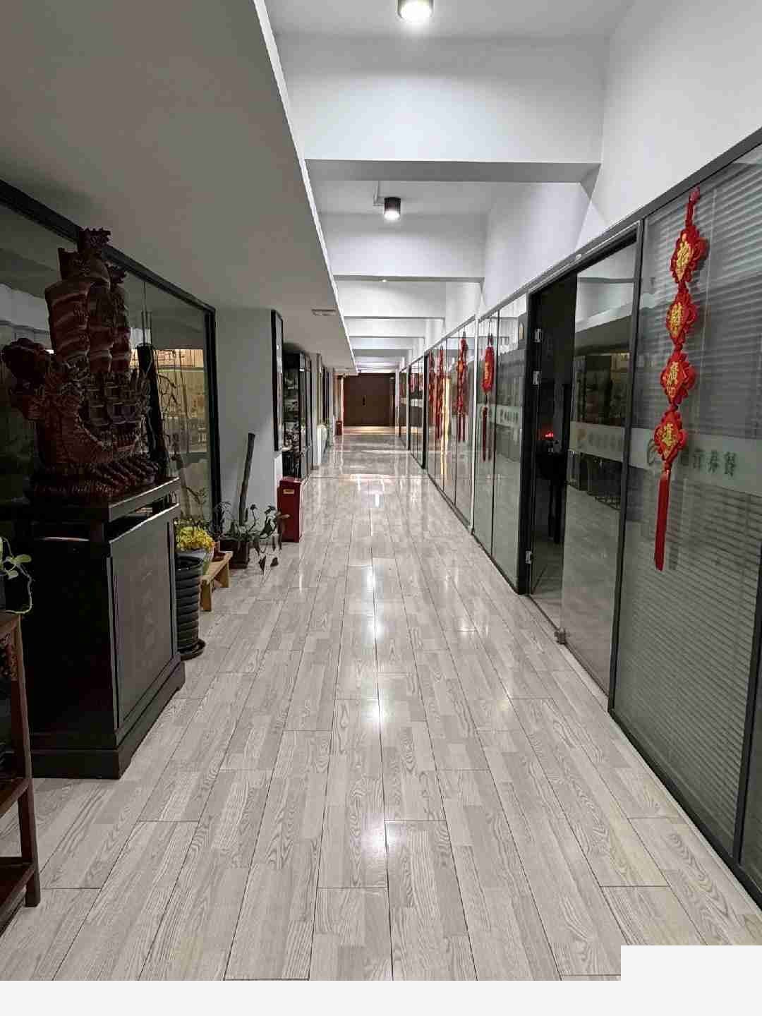 上海闵行个人大型餐饮桶盒饭公司梅陇厂房仓库土地车（上海）厂房出租：配套完善