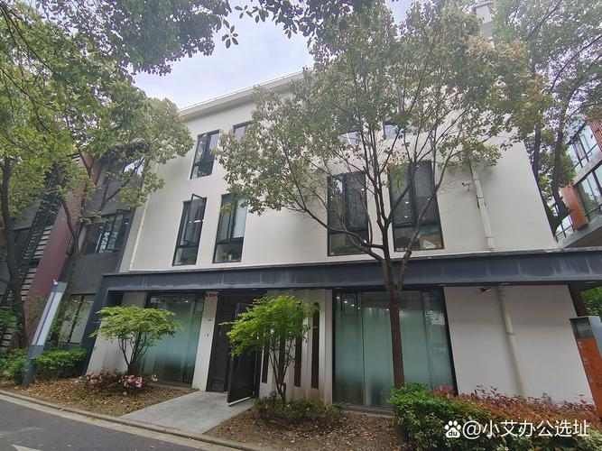 上海宝山大场镇 宝山万达写字楼办公楼出租，交通便利 配套完善 即刻入驻