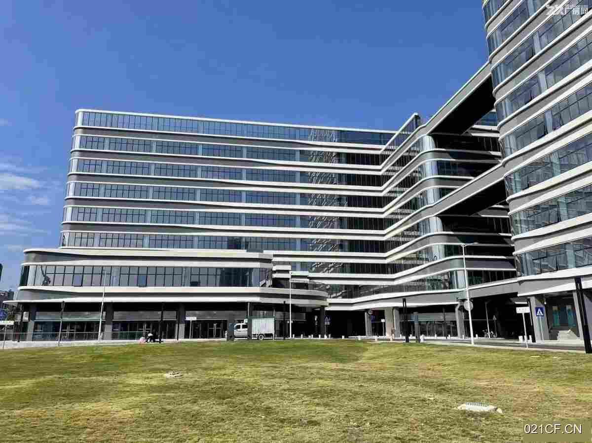 新区深圳光明新区光明国资委全新—实际面积可分租标准厂房双层厂房出租：区位优势明显