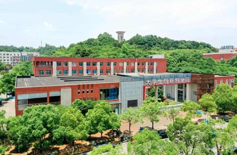 泾信园区创业孵化基地办公楼出租｜上海宝山友谊路街道实景园区 配套齐全