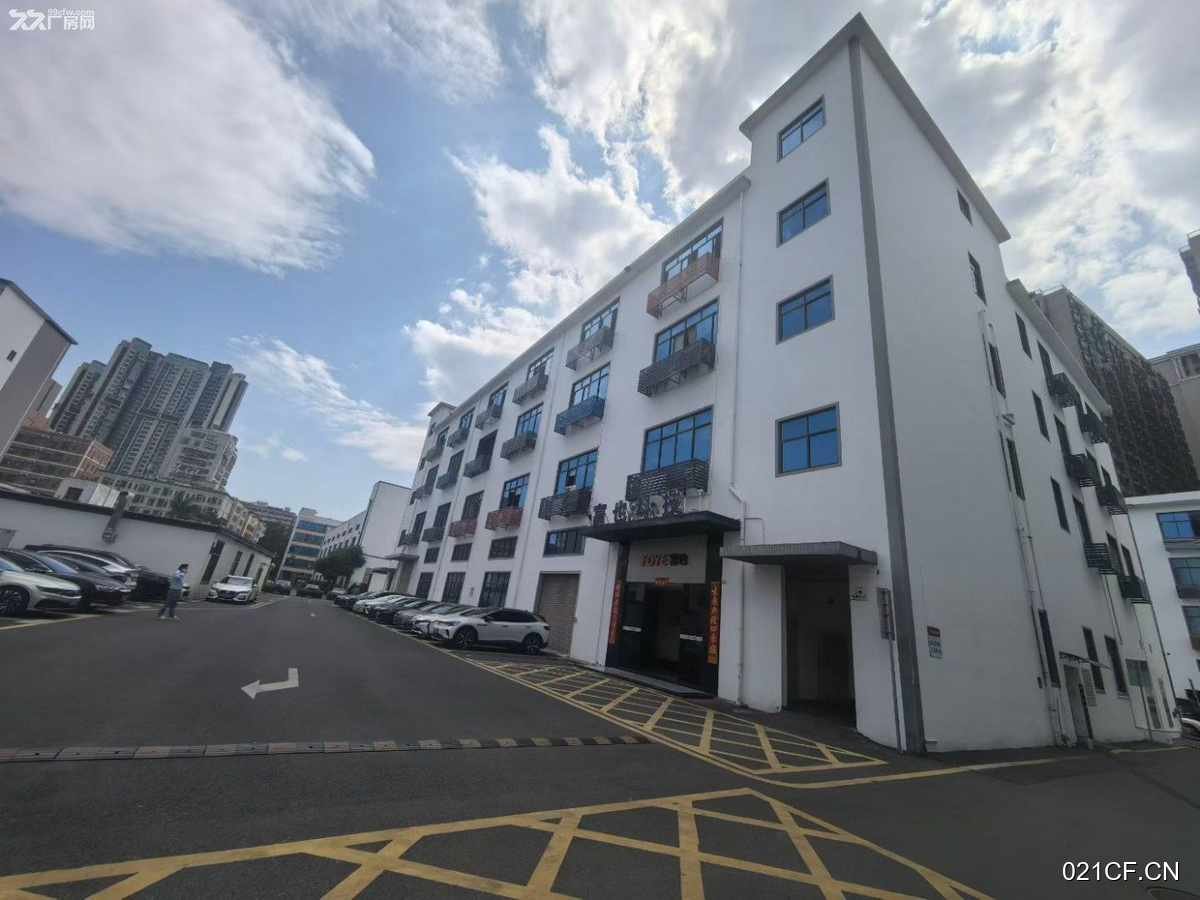深圳龙华新区大浪龙华商业中心龙华商业中心附近精装修原房东标准厂房多层大车进出（新区）厂房出租：配套完
