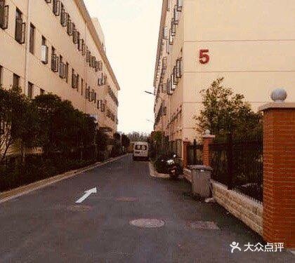 华生创谷产业园办公楼出租｜上海宝山大场镇实景园区 配套齐全
