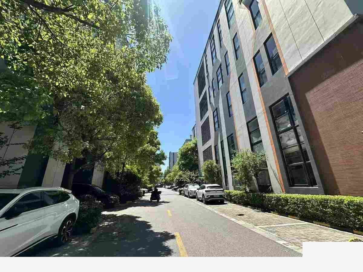 【重点】上海上海松江恒永路超大T货梯：精装修怒省万装修费用，领包厂房出租，优质产业载体